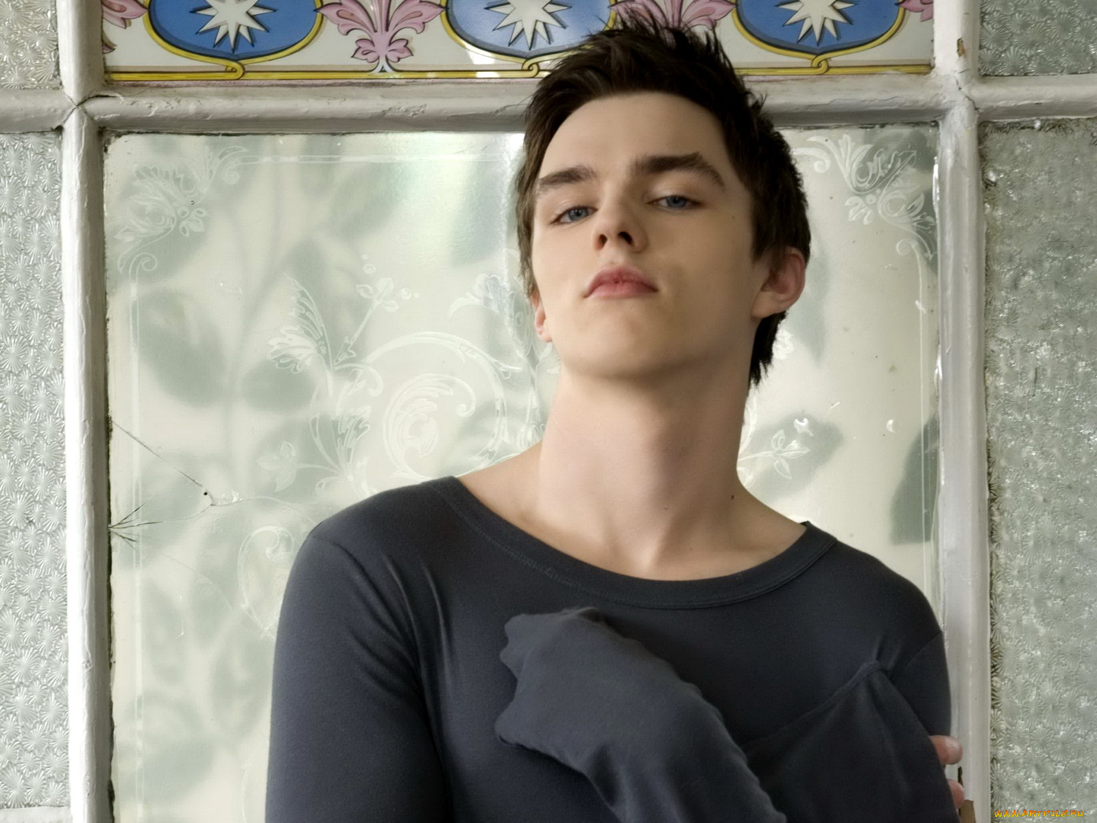 nicholas, hoult, 